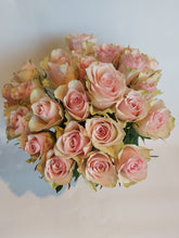 Last inn bildet i Galleri-visningsprogrammet, Rosebukett av våre kvalitetsroser
